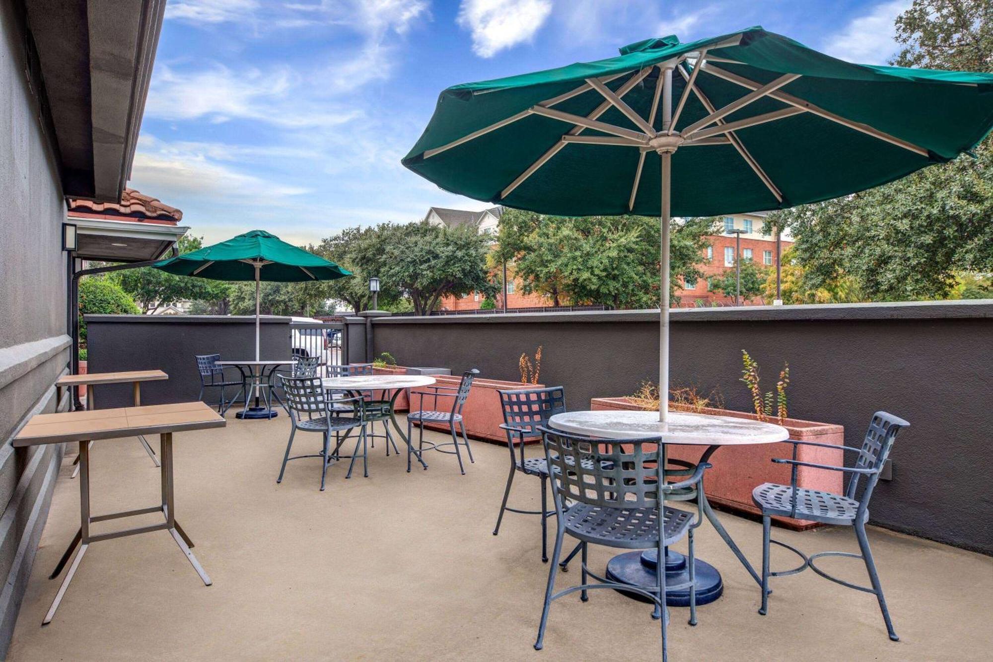 La Quinta By Wyndham Dallas Dfw Airport North Irving Exterior foto